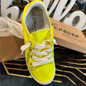 NIB Forever link neon yellow sneakers size 6